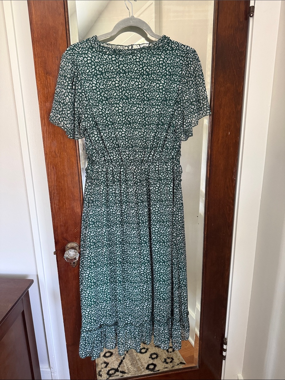 Green Floral V-Neck Wrap Midi Dress with Flutter Sleeves - Picture 4 of 7